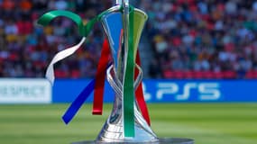 Le trophée de la Ligue des champions féminine