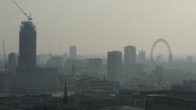 Le centre de Londres dans un brouillard de pollution, en avril 2015.