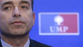 Jean-François Copé, dont François Fillon menace de contester en justice l'élection à la présidence de l'UMP, a déclaré jeudi que l'ancien Premier ministre était "un mauvais perdant qui vient donner des leçons de morale sans se les appliquer à lui-même". /