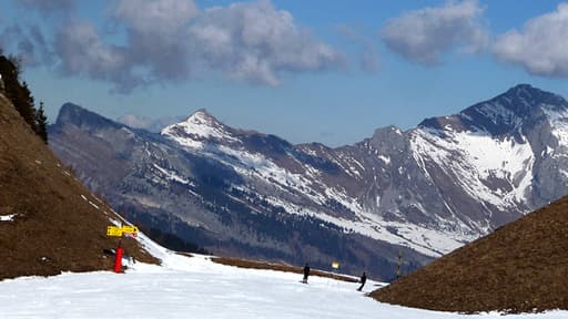Pistes de la station de La Clusaz, dans les Alpes.