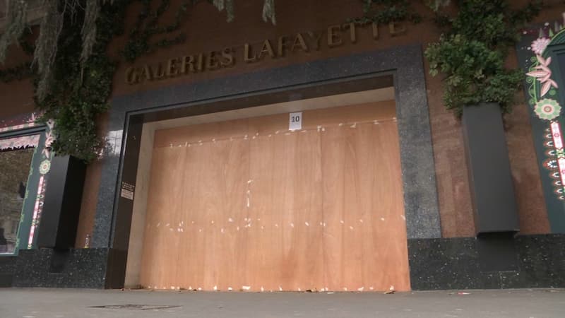 Samedi, la plupart des grands magasins étaient fermés.