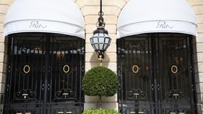 L'entrée de l'hôtel de luxe « Ritz » à Paris, en avril 2020 (photo d'archives)