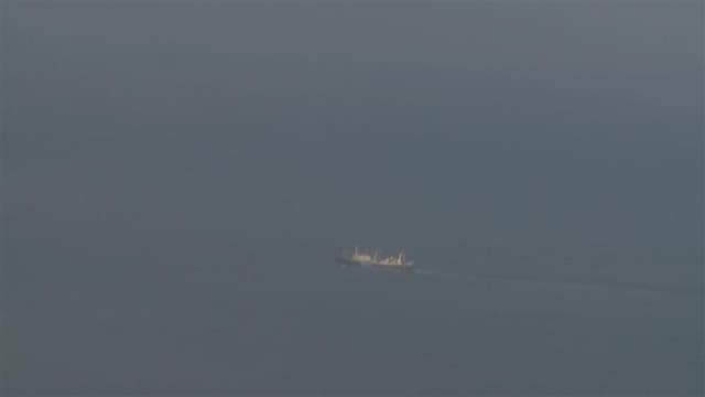 Un bateau identifié par l'ONG Sea Shepherd comme étant le navire baleinier japonais Nisshin Maru. Les militants de cette organisation, qui tentent d'empêcher la pêche baleinière menée par le Japon en Antarctique, déclarent avoir repéré et photographié la