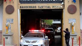 Voitures du convoi escortant le marchand d'armes russe présumé Victor Bout, à la sortie de la prison centrale de Bangkwang, dans la province thaïlandaise de Nonthaburi. Viktor Bout, qui avait été arrêté en mars 2008 en Thaïlande, a été extradé mardi vers