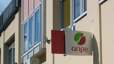Les emplois dans l'industrie devraient connaître de nouvelles coupes en 2013. Seul secteur sûr pour l'embauche : les services.