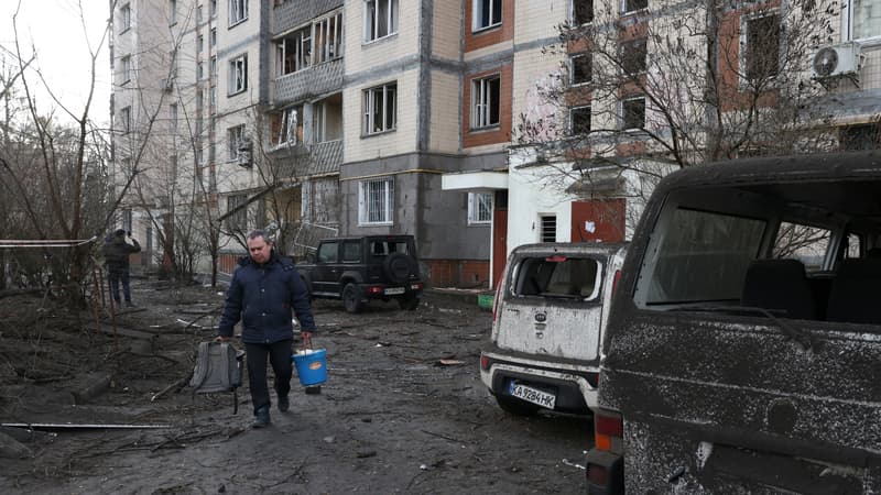 Un quartier de Kiev touché par une frappe de missile russe, le 21 mars 2024