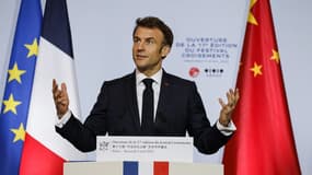 Emmanuel Macron lors d'un discours à l'occasion de la visite d'État en Chine, le 5 avril 2023 à Pékin (Chine).