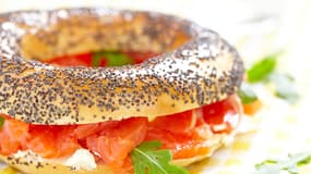 Un bagel fromage frais-saumon. 