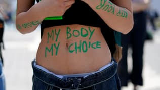 Une manifestante en faveur du droit à l'avortement devant la Cour suprême, à Washington, le 5 mai 2022.