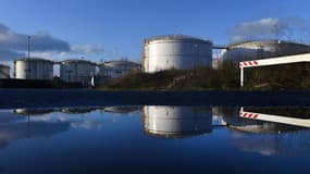 Des professionnels du BTP poursuivaient ce week-end le blocage des accès aux dépôts pétroliers de Vern-sur-Seiche, près de Rennes, Brest et Lorient.