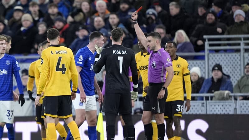 Tirage de cheveux, applaudissements de l'arbitre… les deux nouveaux cartons rouges improbables d'Everton