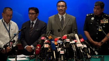 Les autorités malaisiennes donnent une conférence de presse, le 19 mars, à Kuala Lumpur. Le Boeing 777 a disparu le 8 mars dernier avec 239 personnes à bord, alors qu'il reliait la Malaisie à la Chine.