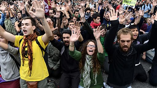 Ils étaient plusieurs milliers de manifestants à se réunir près du parlement espagnol.