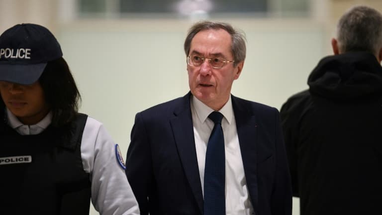 L'ancien ministre de l'Intérieur Claude Guéant arrive au palais de justice de Paris le 5 décembre 2018