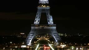 Le message "Merci Johnny" projeté sur la Tour Eiffel en hommage au chanteur