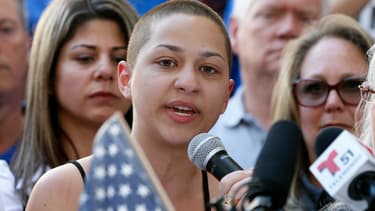 Emma Gonzalez le 17 février à Fort Lauderdale, en Floride, lors de sa première prise de parole publique après la fusillade survenue dans son lycée.