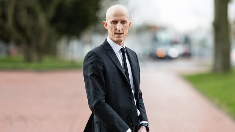 Son plan prévoit 704 suppressions de postes (sur 3.500) mais il était le seul candidat: la justice confirme la reprise du verrier Arc par Timothée Durand