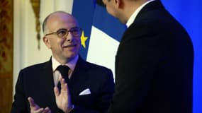 Bernard Cazeneuve a présidé la cérémonie de naturalisation de Didi, ancien vigile au Bataclan.