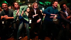 Des élus écologistes dansent lors du lancement de leur campagne pour les élections européennes le 2 décembre 2023 