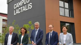 Emmanuel Besnier, président de Lactalis, inaugure le campus du groupe à Laval, entouré d'élus dont la présidente de la région Pays de la Loire Christelle Morançais, et de la préfète Marie-Aimée Gaspari, le 10 septembre 2024