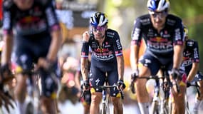 Priloz Roglic après sa chute lors de la 12e étape du Tour de France, le 11 juillet 2024