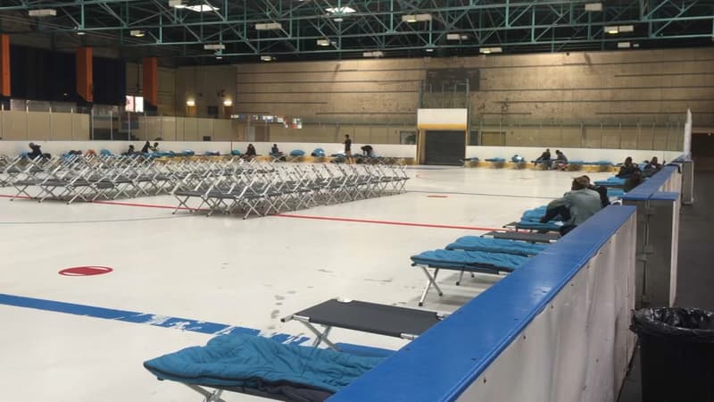 L'ancienne patinoire a été transformée en centre d'accueil.