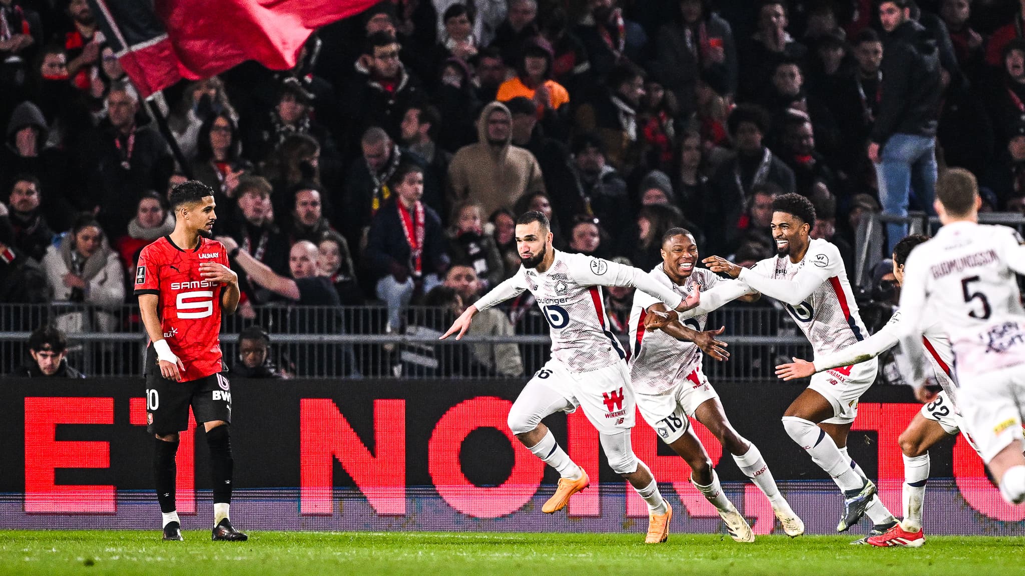 Nabil Bentaleb buteur pour Lille au Roazhon Park pour son grand retour en Ligue 1 après son malaise cardiaque, 16 février 2025 Nabil Bentaleb buteur pour Lille au Roazhon Park pour son grand retour en Ligue 1 après son malaise cardiaque, 16 février 2025