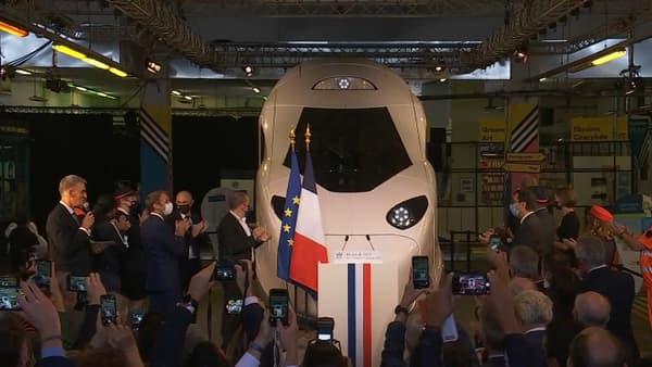 La maquette grandeur nature de la future motrice du "TGV M" inaugurée ce vendredi par Emmanuel Macron.