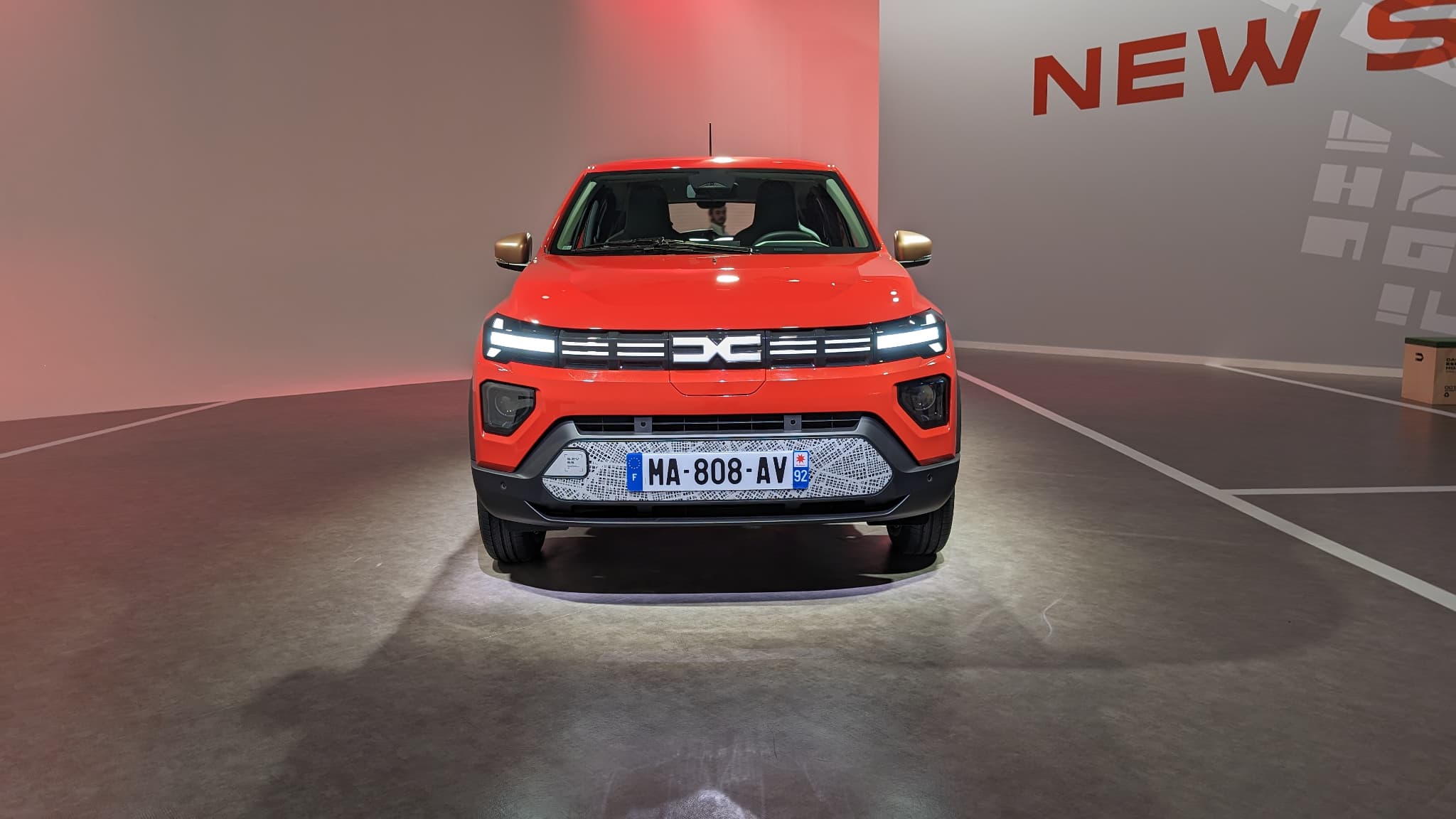 La nouvelle Dacia Spring fait évoluer nettement son design. La nouvelle Dacia Spring fait évoluer nettement son design.