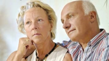 L'ancien vétérinaire niçois Jean-Louis Turquin, accompagné de Nadine, la femme qu'il a épousée en prison, participe à un point-presse, le 18 juillet 2006 dans un hôtel d'Aléria, après sa sortie du centre de détention de Casabianda L'ancien vétérinaire niçois Jean-Louis Turquin, accompagné de Nadine, la femme qu'il a épousée en prison, participe à un point-presse, le 18 juillet 2006 dans un hôtel d'Aléria, après sa sortie du centre de détention de Casabianda
