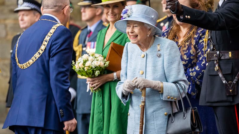 La reine Elizabeth en Écosse pour sa première apparition publique depuis le jubilé de platine