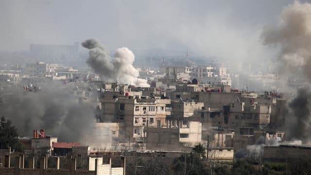 La ville d'Hamouria sous les bombardements, dans la Ghouta orientale le 20 février 2018.