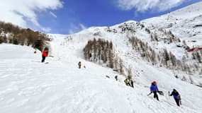 Des opérations de recherche menées après une avalanche dans les environs de Zermatt, le 1er avril 2024. (Photo d'illustration)