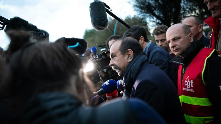Le secrétaire général de la CGT Philippe Martinez à la raffinerie ExxonMobil à Port-Jérôme (Seine-Maritime) le 12 octobre 2022