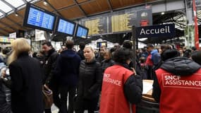 Des files d'attente record dans les gares