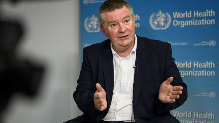 Le directeur exécutif du programme des urgences sanitaires de l'Organisation mondiale de la santé (OMS), Michael Ryan, répond à des questions lors d'un entretien avec l'AFP au siège de l'OMS à Genève, le 7 décembre 2021