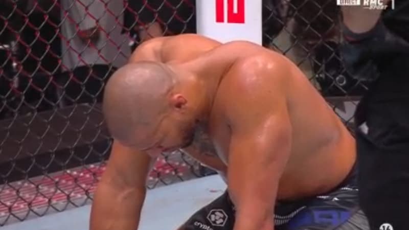 Prostré, au bord des larmes... les images du désarroi de Ciryl Gane dans la cage après le...