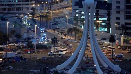 La police de Bahreïn a démantelé par la force dans la nuit de mercredi à jeudi un campement de manifestants sur la place de la Perle, à Manama. Cette intervention visant des manifestants réclamant des changements politiques dans le royaume a fait trois mo