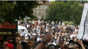 Une  marche blanche à Beaumont-sur-Oise, dans le Val-d'Oise, en hommage à Adama Traoré