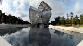 La Fondation Louis Vuitton, oeuvre de l'architecte américano-canadien Frank Gehry, dans le Bois de Boulogne à Paris, le 17 octobre 2014