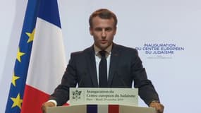 Mosquée de Bayonne: Emmanuel Macron assure que "la République fait bloc" autour des victimes
