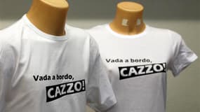 Le tee-shirt "Vada a bordo, cazzo!" ("Remontez à bord, bordel!"), qui reprend l'injonction lancée en plein naufrage par un responsable de la capitainerie de Livourne au capitaine du Costa Concordia, se vend comme des petits pains en Italie, et ailleurs. /