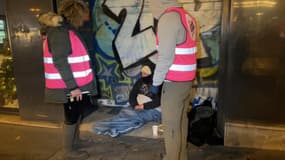 Des bénévoles des Restos du coeur lors d'une maraude le 7 janvier.