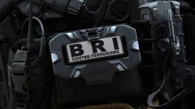 Un détail de l'équipement d'un membre de la BRI (Brigade de recherche et d'intervention) est photographié à Villepinte, en région parisienne, le 16 juin 2024