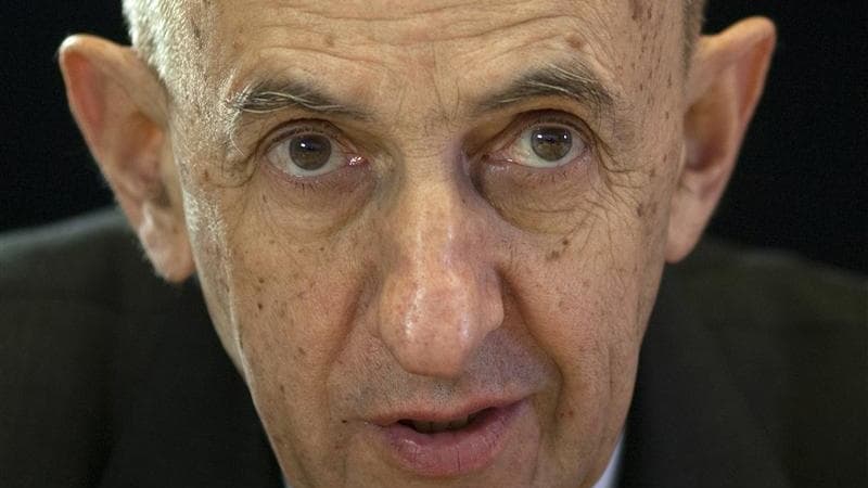 Louis Gallois plaide en faveur d'un assouplissement du CDI et dénonce l'excès du nombre d'embauches en CDD dans une interview publiée vendredi dans le Parisien sur fond de négociations entre patronat et syndicats sur une réforme du marché du travail. /Pho