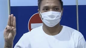 Pyae Lyan Aung a fait le symbole de la résistance au putsch lors d'une rencontre face au Japon