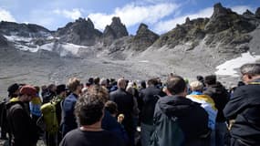 Près de 250 personnes se sont réunies pour les funérailles du Pizol, un glacier Suisse 