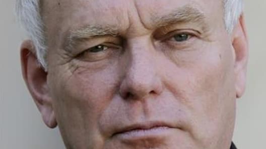 Jean-Marc Ayrault s'est attiré mercredi les foudres de l'opposition en anticipant l'annulation par le Conseil constitutionnel de la loi sur le logement social, provoquant un nouveau flottement dans la communication gouvernementale. /Photo prise le 22 octo