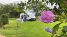 Depuis 25 ans, un couple accueille des camping-caristes dans son jardin à Le Noyer-en-Ouche dans l’Eure. 