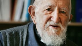 L'Abbé Pierre, le 3 août 2005 à son domicile à Alfortville, dans le Val-de-Marne